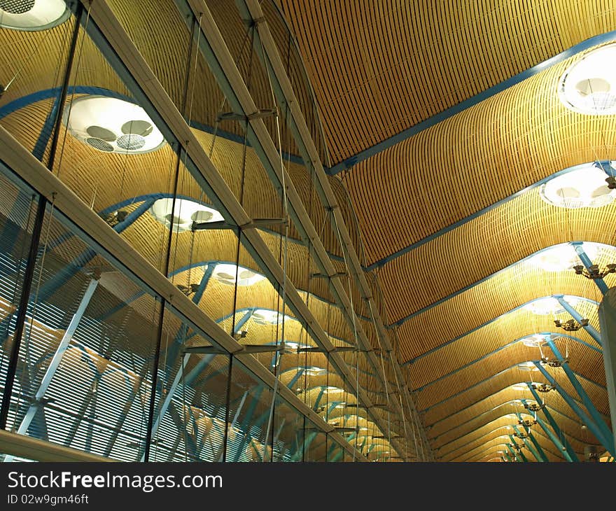 Glasfront and ceiling in a airport