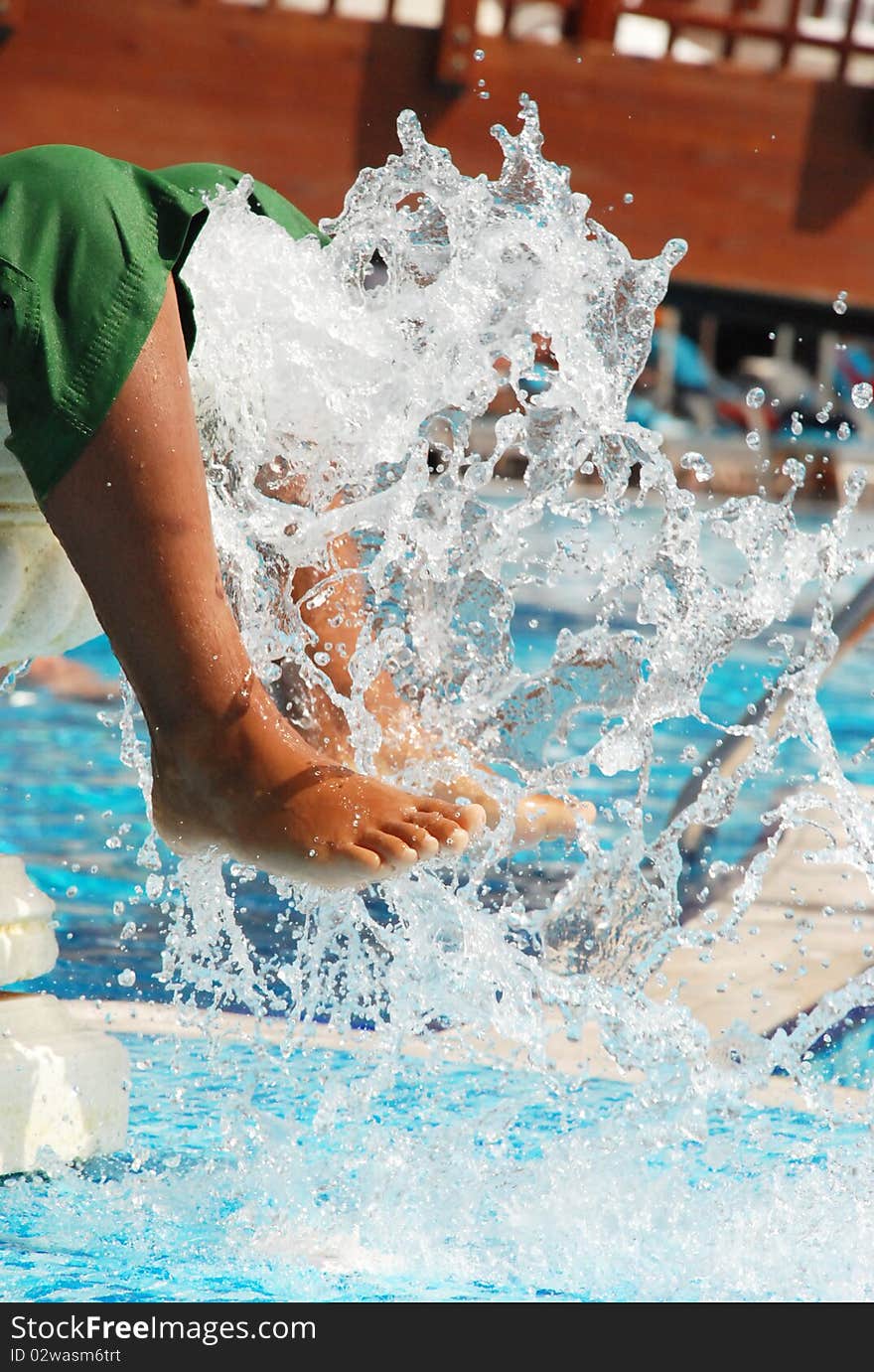 Between water waves to massage the feet. Between water waves to massage the feet