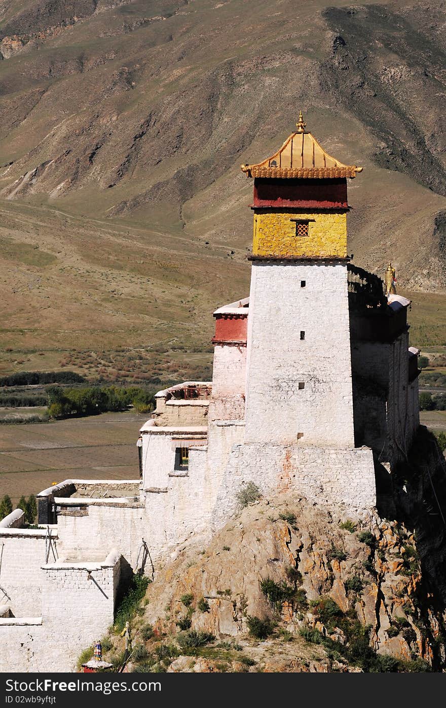 Scenery of an ancient palace in Tibet. Scenery of an ancient palace in Tibet.