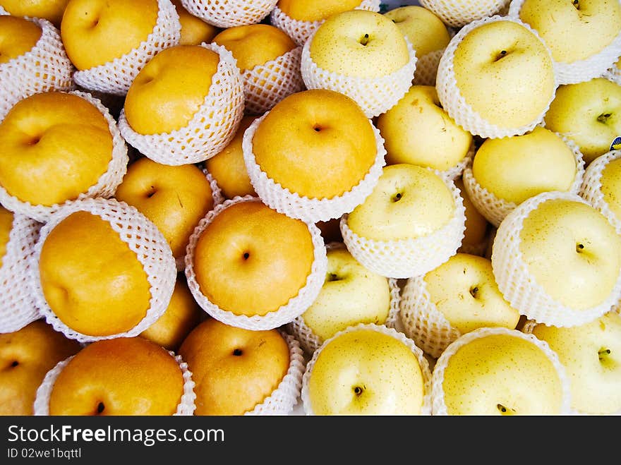 Many apple in fresh market background picture