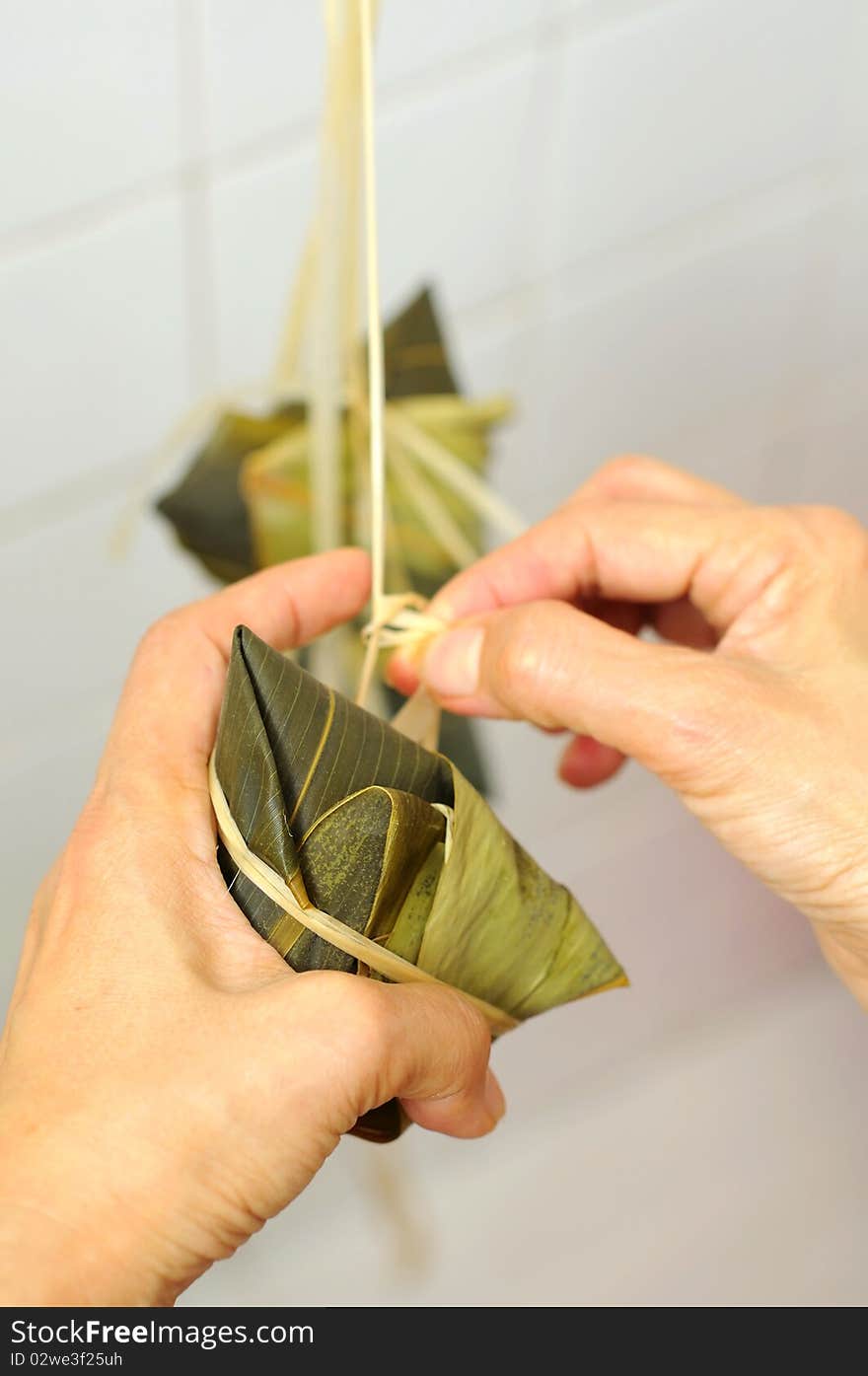 Tying meat dumplings