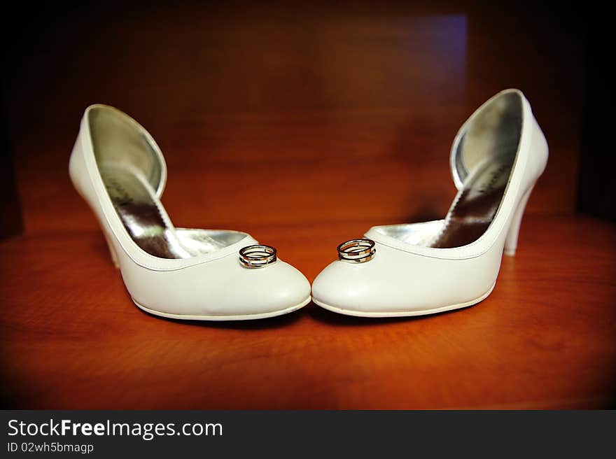 Bride shoes and wedding rings