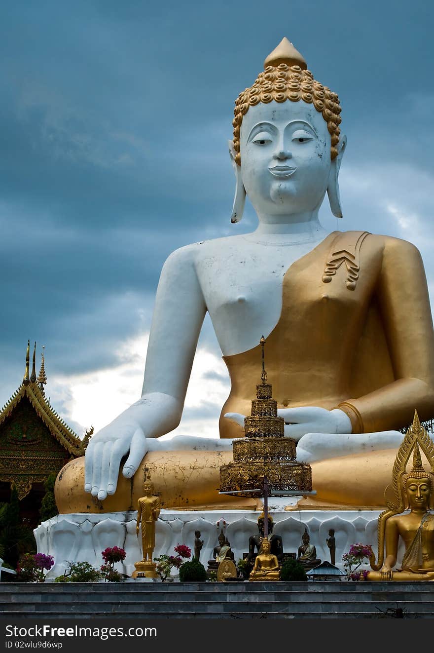 Image of Buddha in Wat Pa Sing