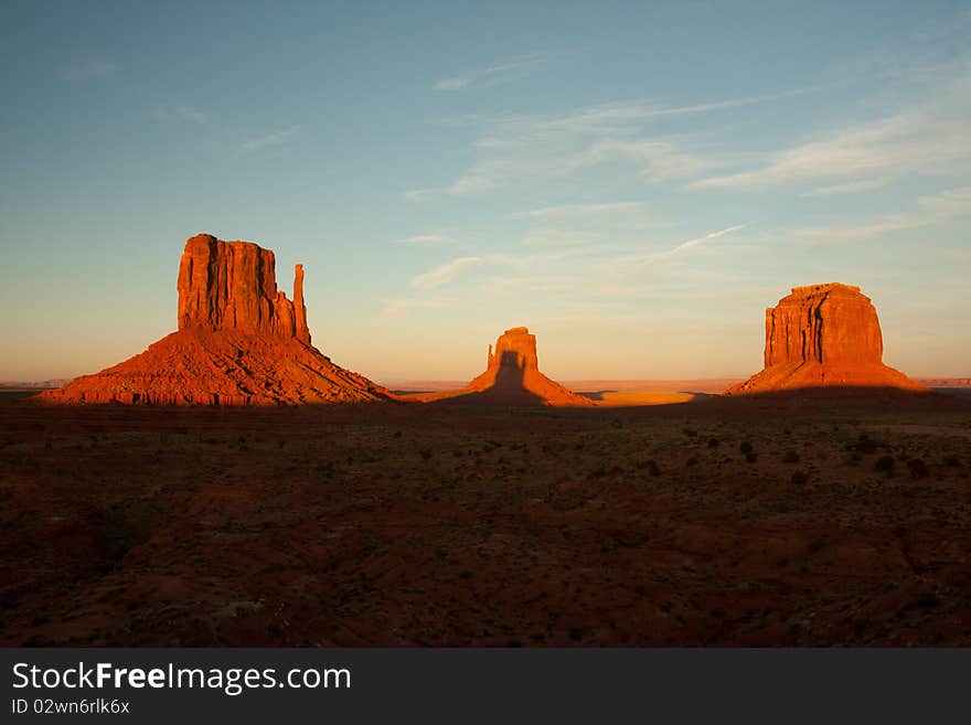 3 Monument valley mountain sunset