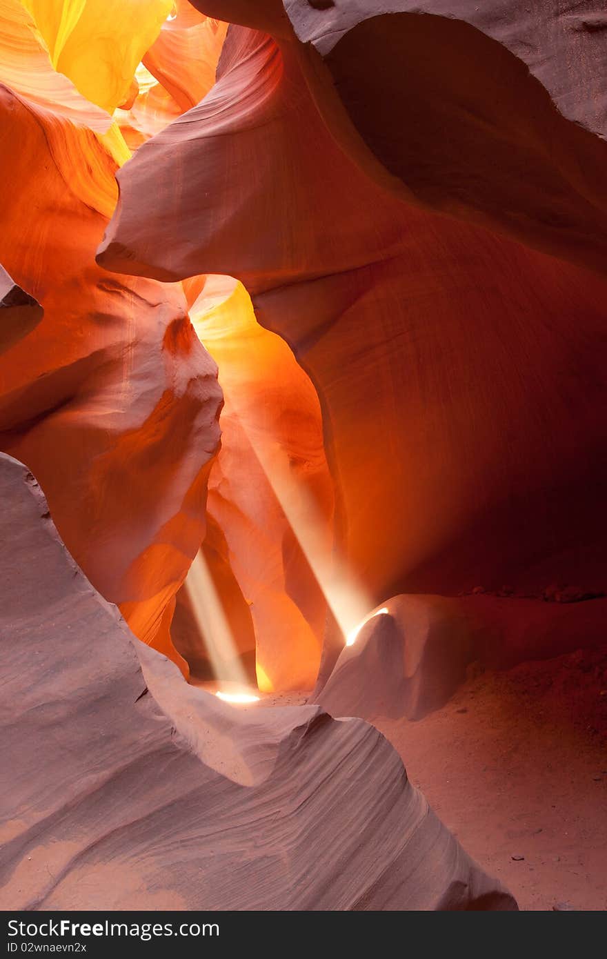 Antilope Canyon Beams