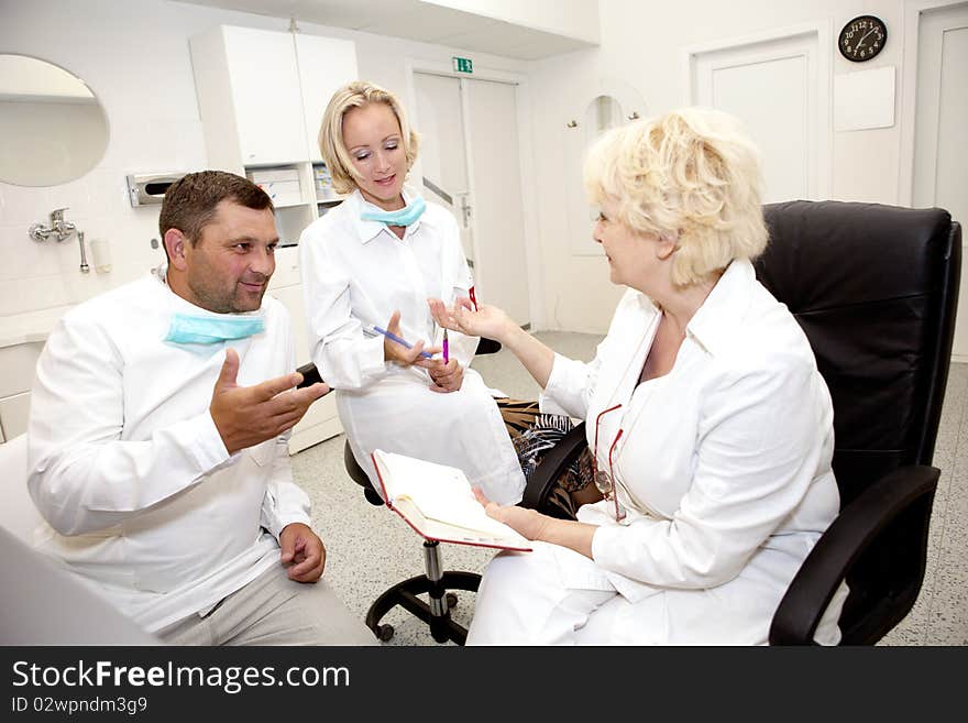 Three doctors talking.Focus on the middle doctor