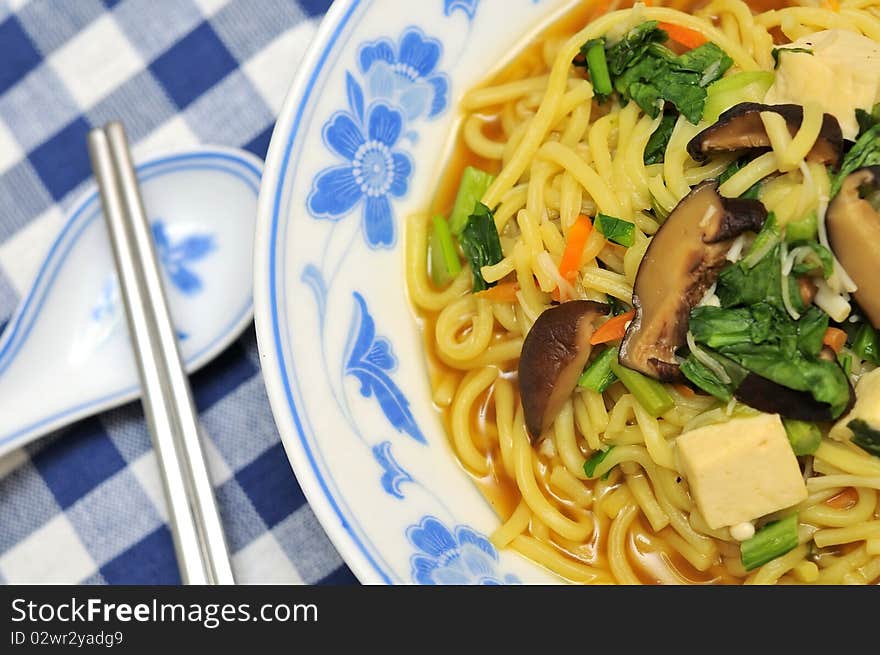 Vegetable soup noodles