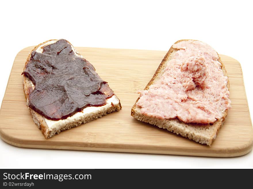 Mead sausage and jam on bread