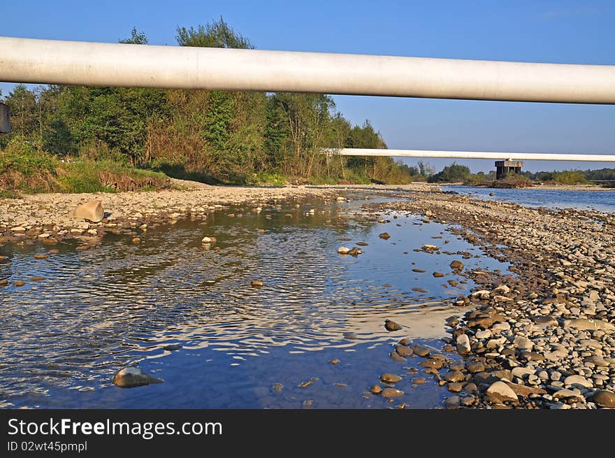 Transition of two pipelines through mountain small