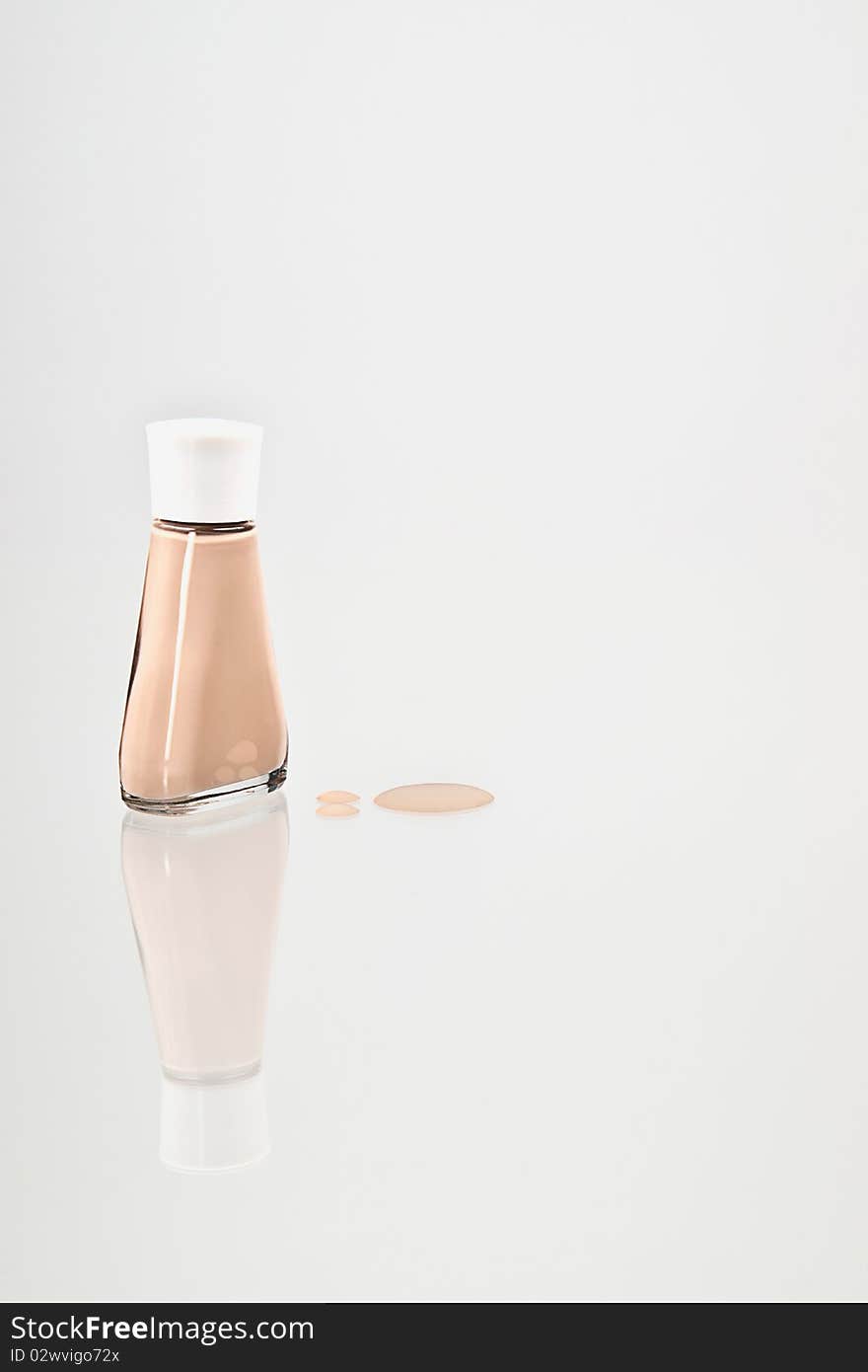 A glass liquid make-up reflection