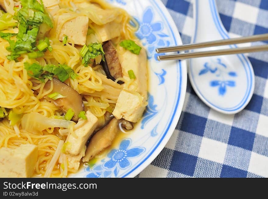 Asian style vegetarian noodles