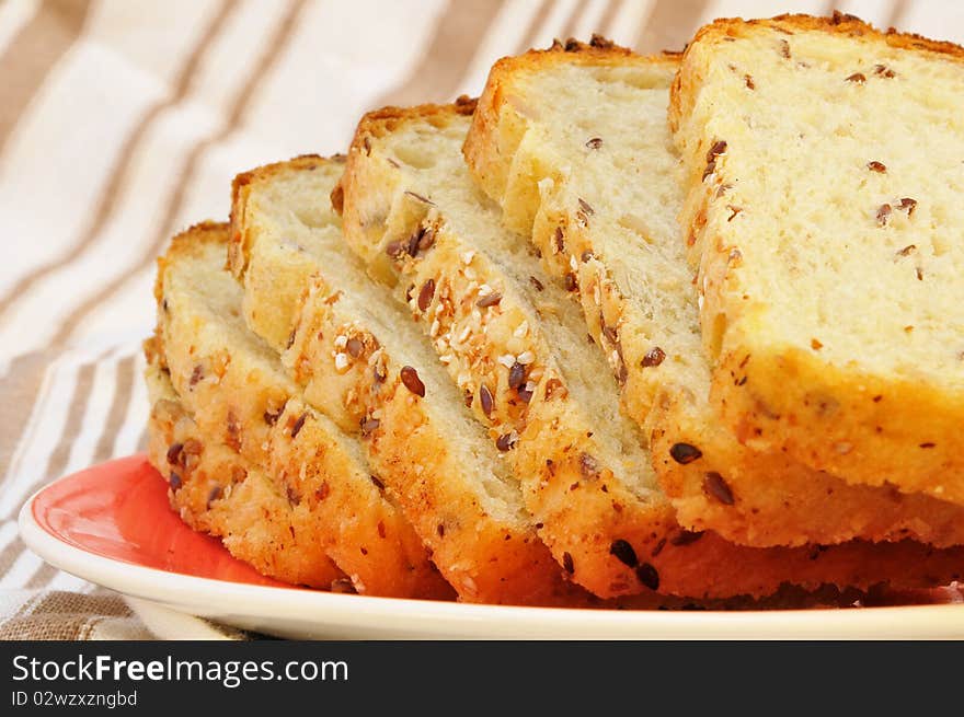 Slices of bread with seeds on a red plate