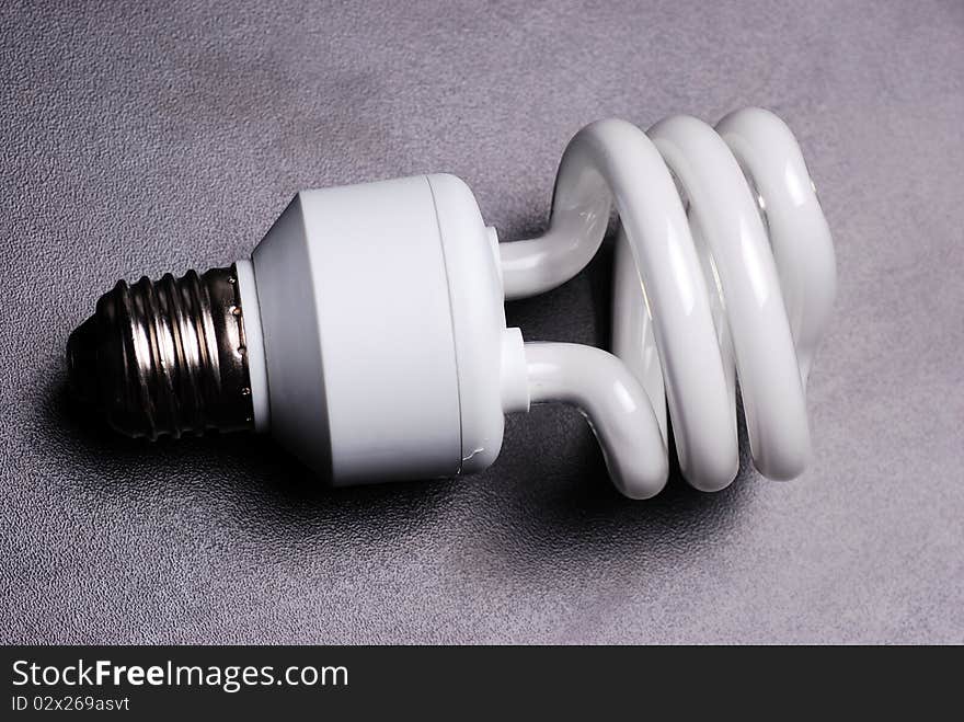 Fluorescent light bulb