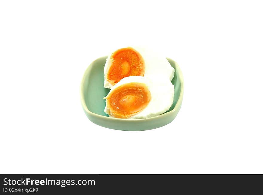 Salted duck egg is a preserved food mainly made of fresh duck eggs, containing rich nutrients such as fat, protein, various amino acids, calcium, phosphorus, iron, various trace elements and vitamins that are needed by human body and they are easy to absorb