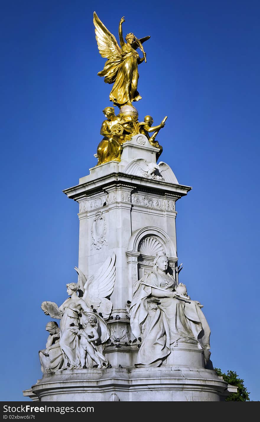 Nike (Goddess of Victory) Statue on the Victoria Monument Memorial outside Buckingham Palace, London. Nike (Goddess of Victory) Statue on the Victoria Monument Memorial outside Buckingham Palace, London