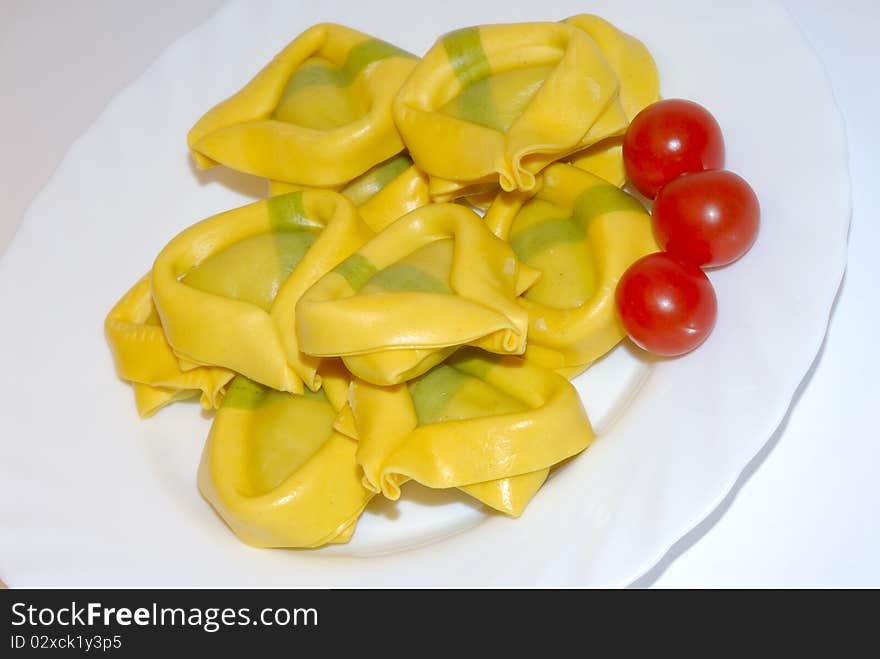 Pasta with fresh tomatoes on a plate.