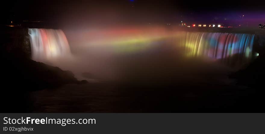 Horseshoe Falls, Niagara at night