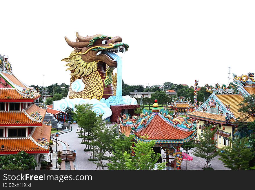 Golden Chinese Imperial Dragon, Blowing water