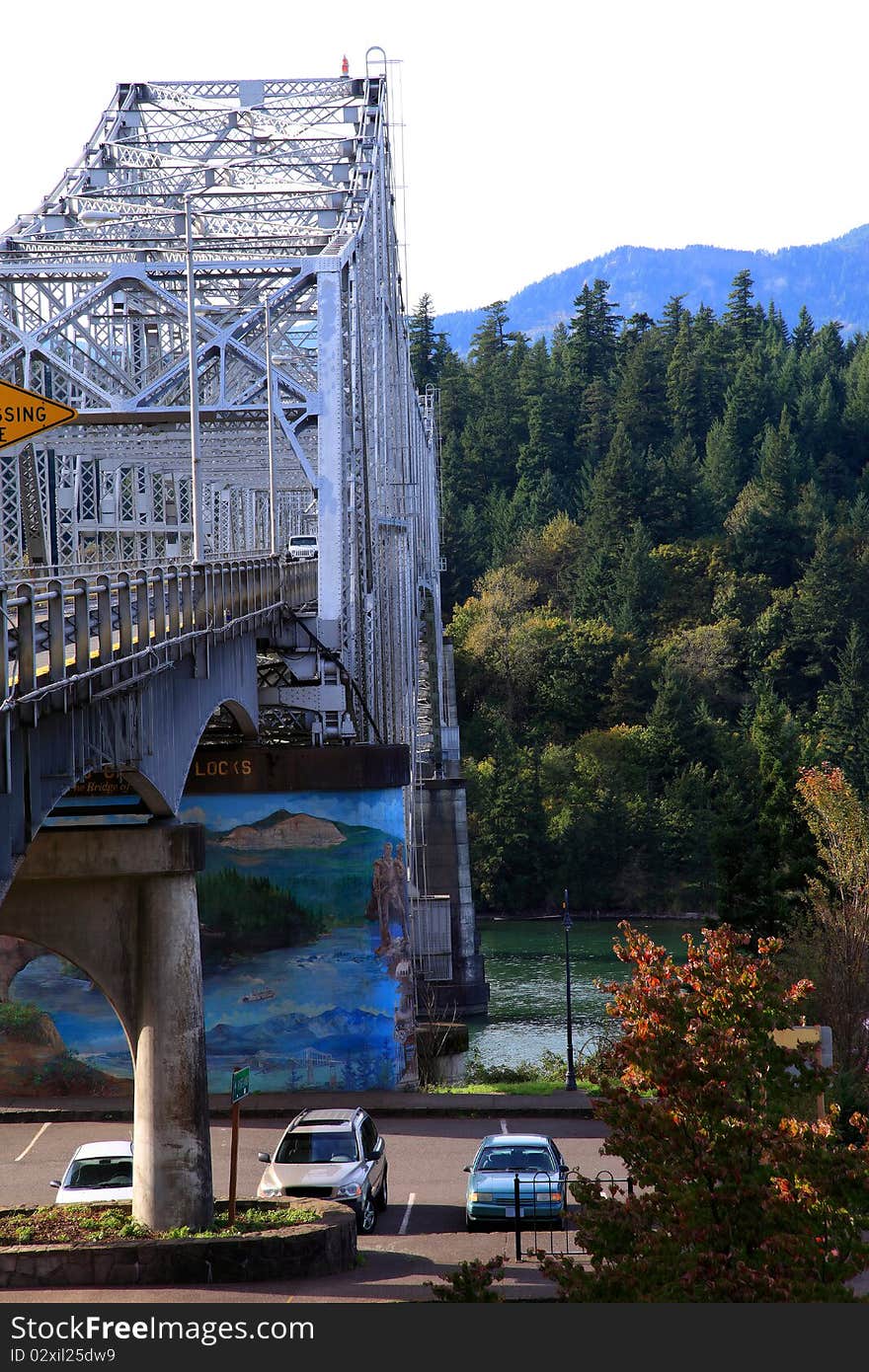 Bridge of the gods sideview, Oregon.