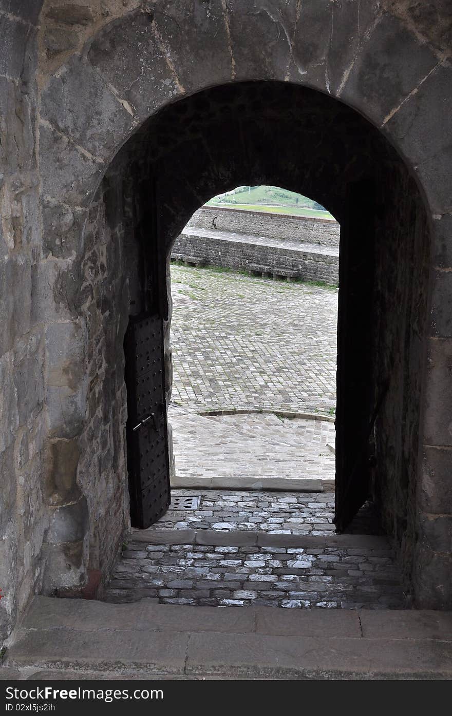 A suggestive passage between two levels of the castle. A suggestive passage between two levels of the castle.