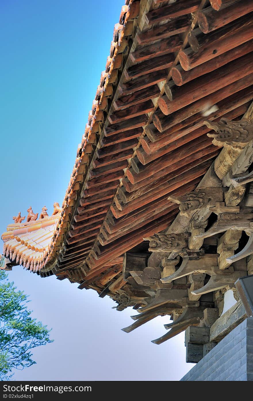 Fine and elaborate eave made by wood, like dargon head, in Chinese historic architecure. Fine and elaborate eave made by wood, like dargon head, in Chinese historic architecure.