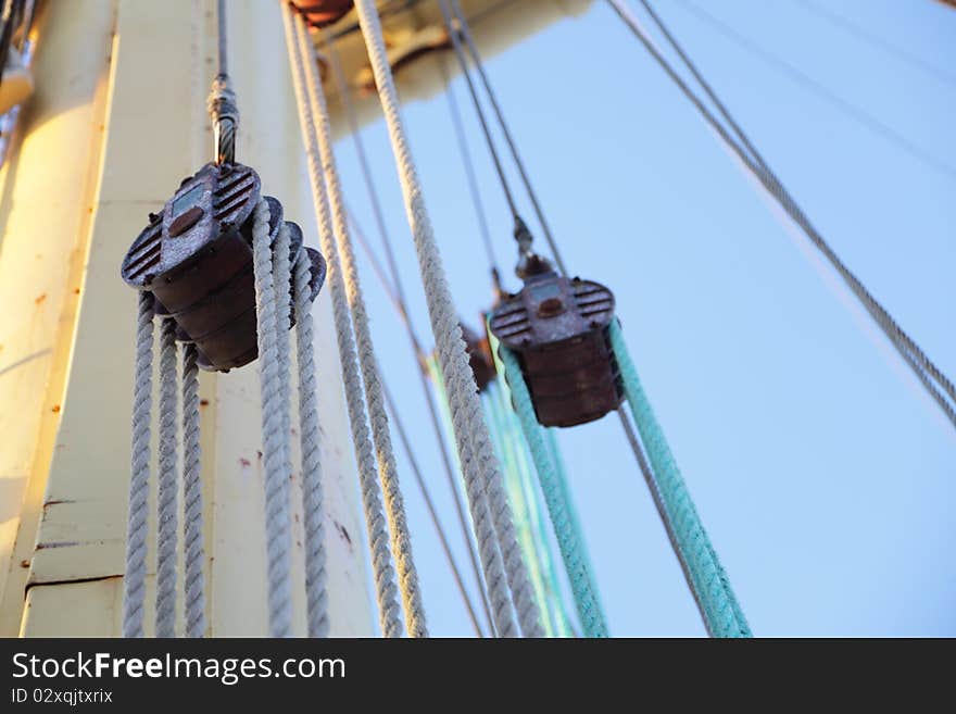 Old Ship tackles on the frigate