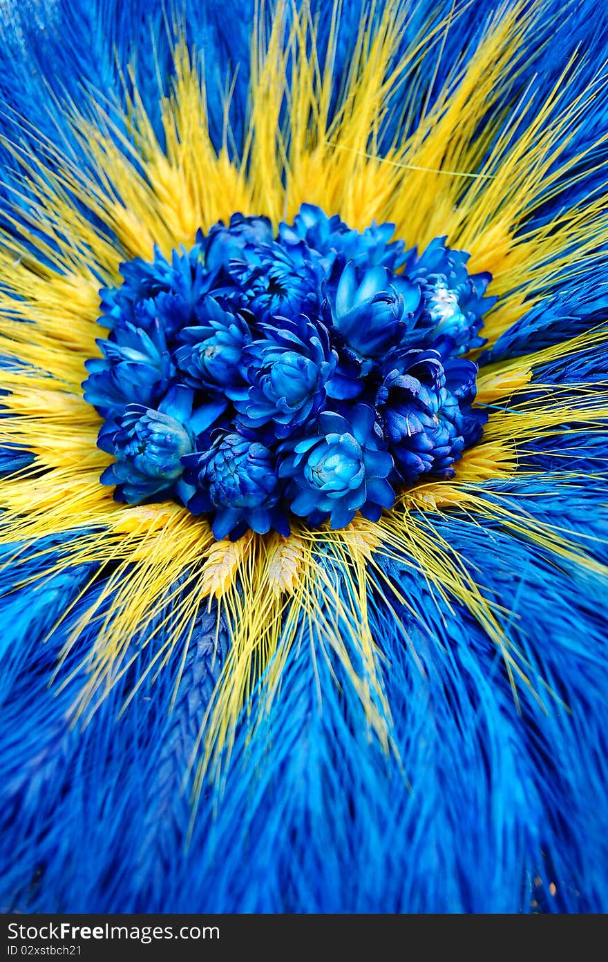 A flower made of colored wheat and gelihrizum