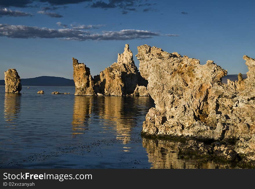 Monolake salt lake california stone sculpturs