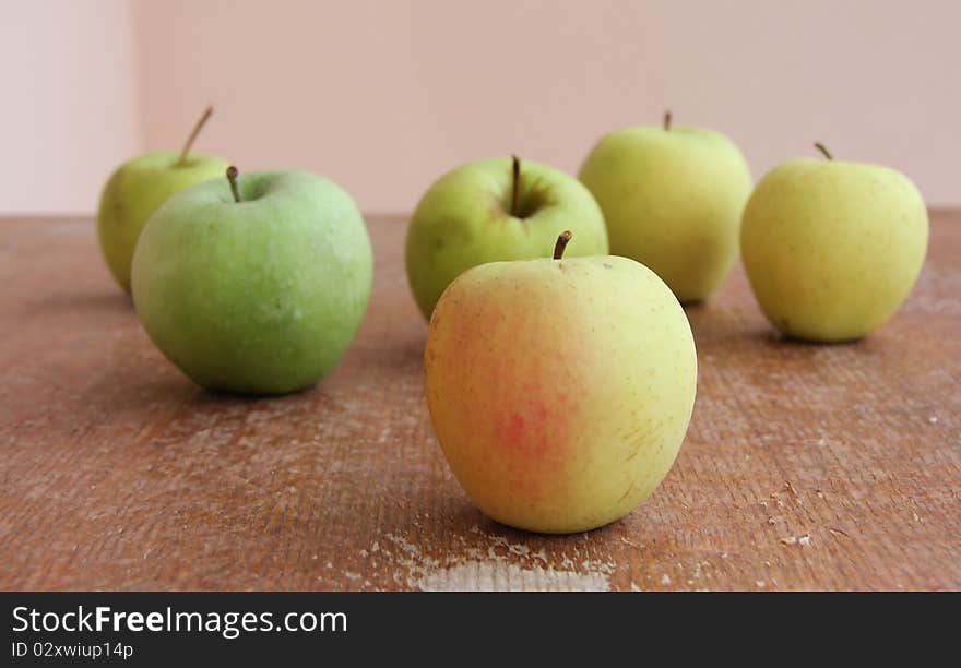 Ripe apples on the wood structure