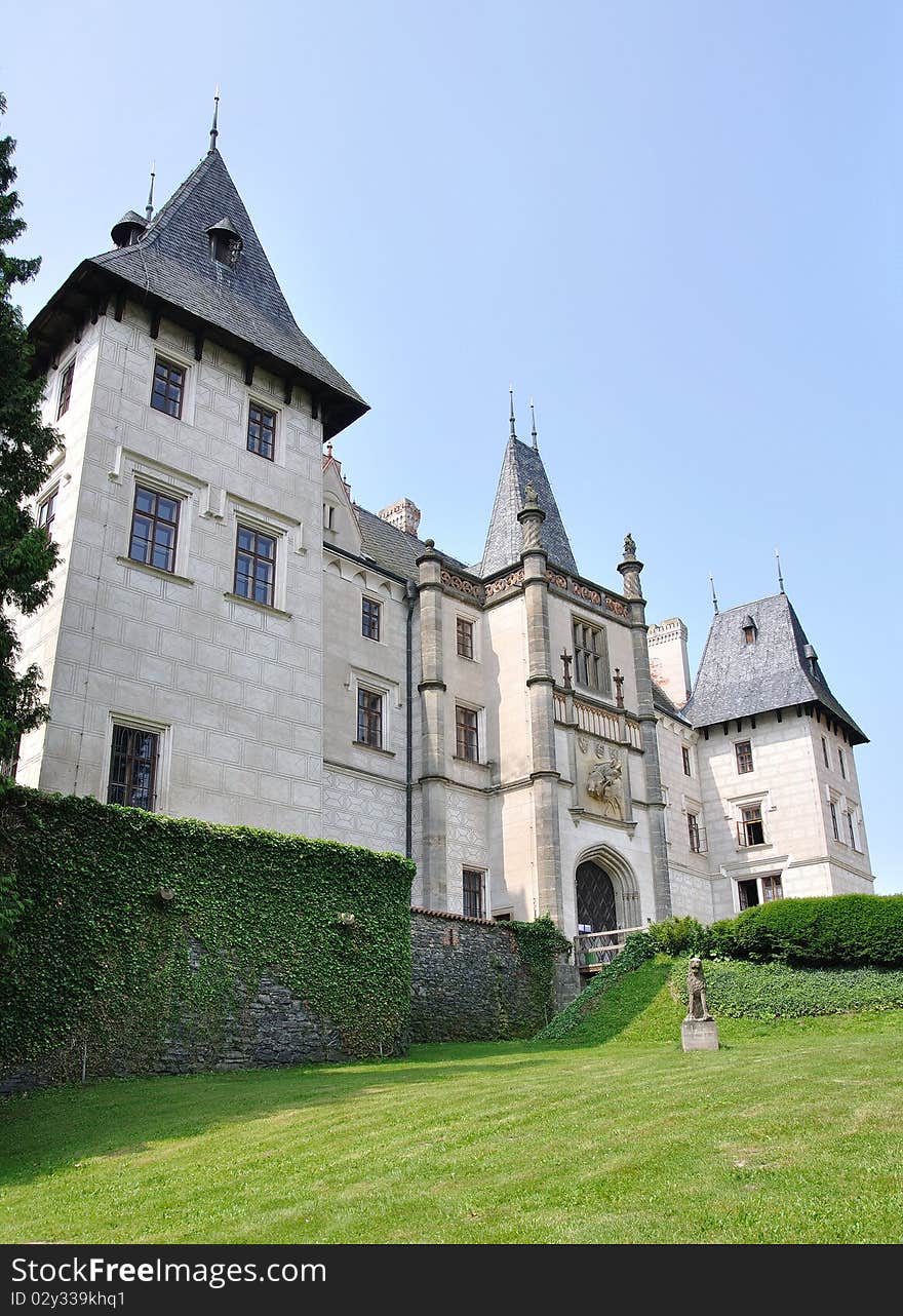 Main entrance in to the Zleby castle - Czech Republic. Main entrance in to the Zleby castle - Czech Republic.