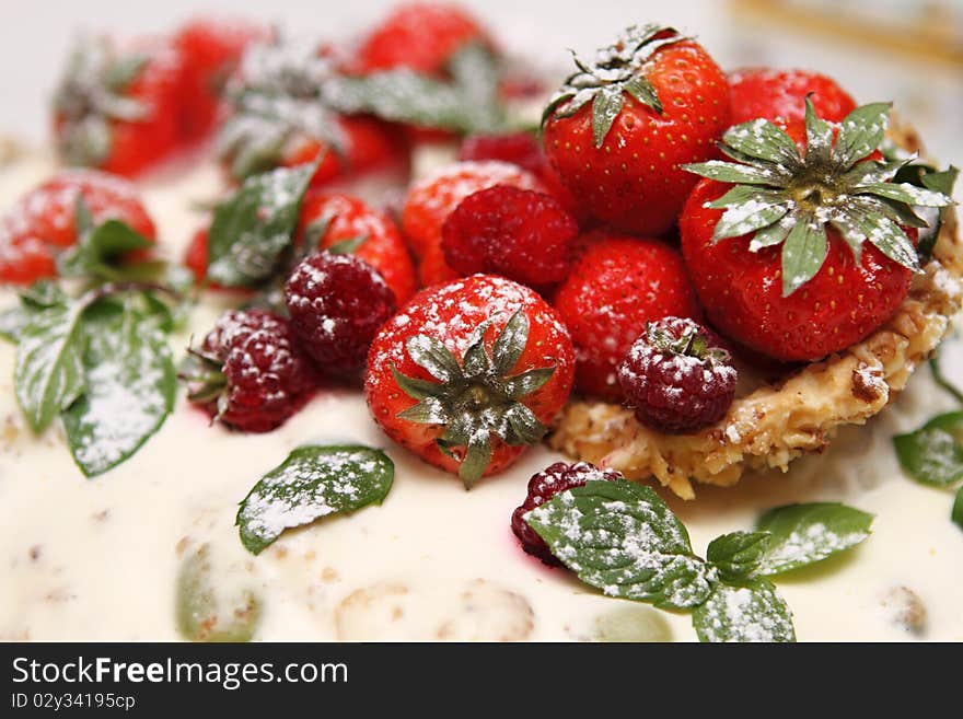 Detail of the cake with fruits