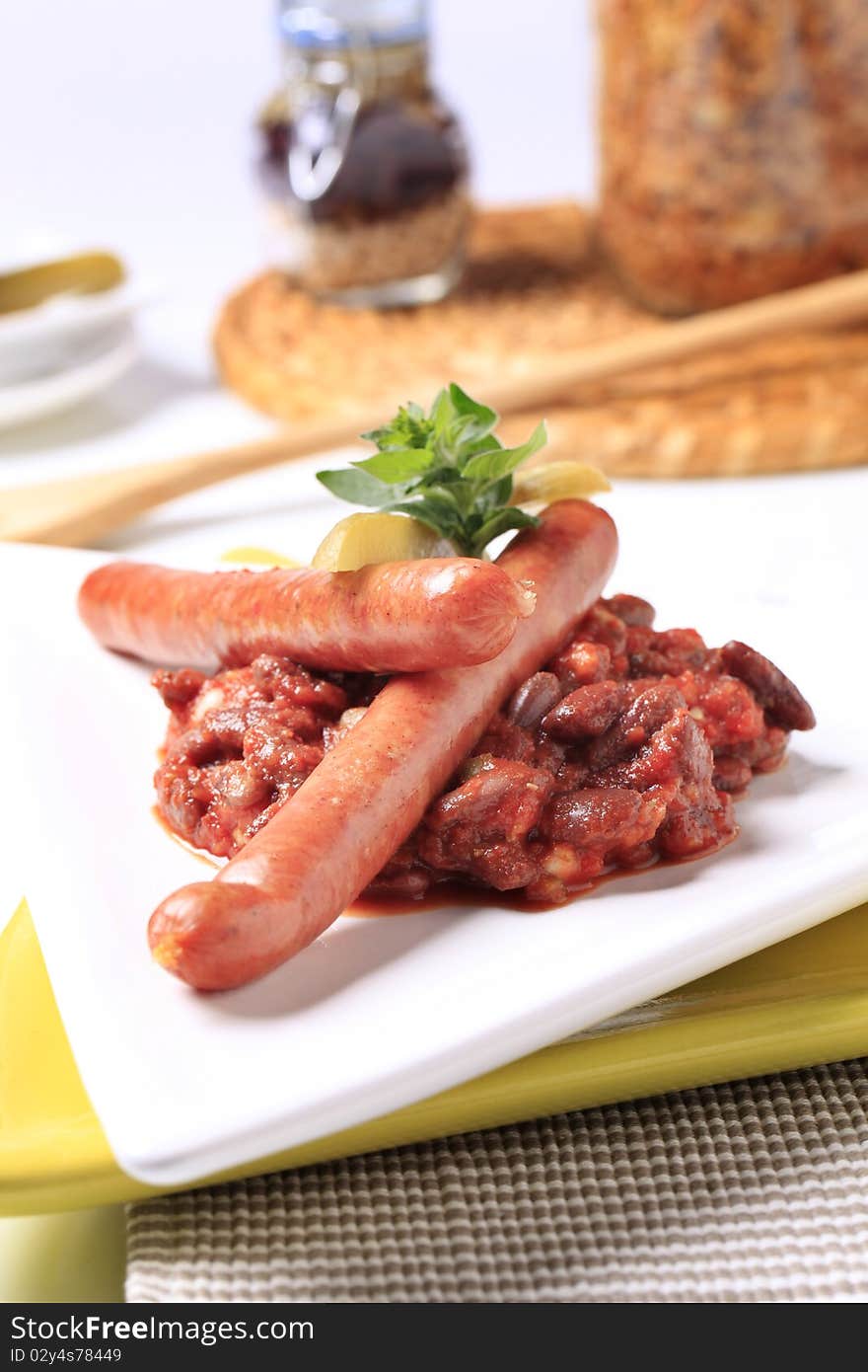 Red bean chili and sausages