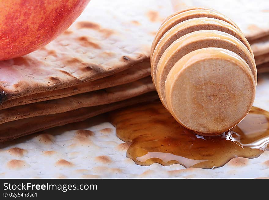 Honey with a special spoon, matzah and nectarine.