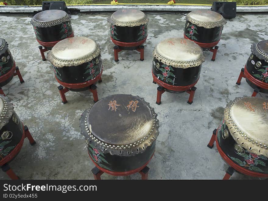 China drums show.