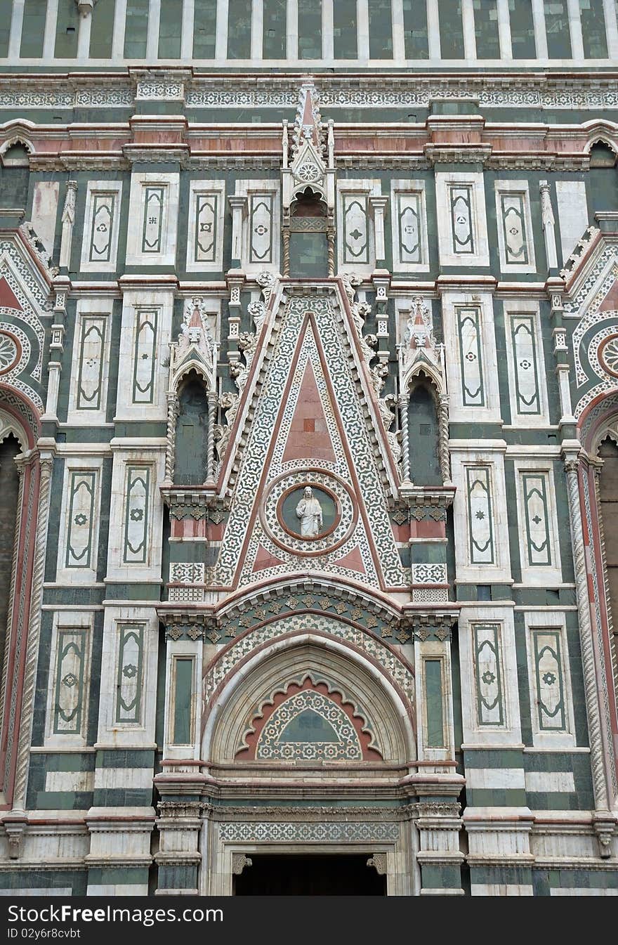 Fragment of facade the Basilica di Santa Maria del Fiore in Florencia, Italia. Fragment of facade the Basilica di Santa Maria del Fiore in Florencia, Italia.