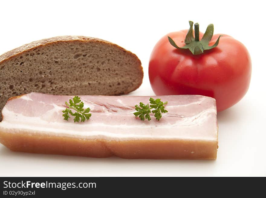 Cooked pig meat with tomato