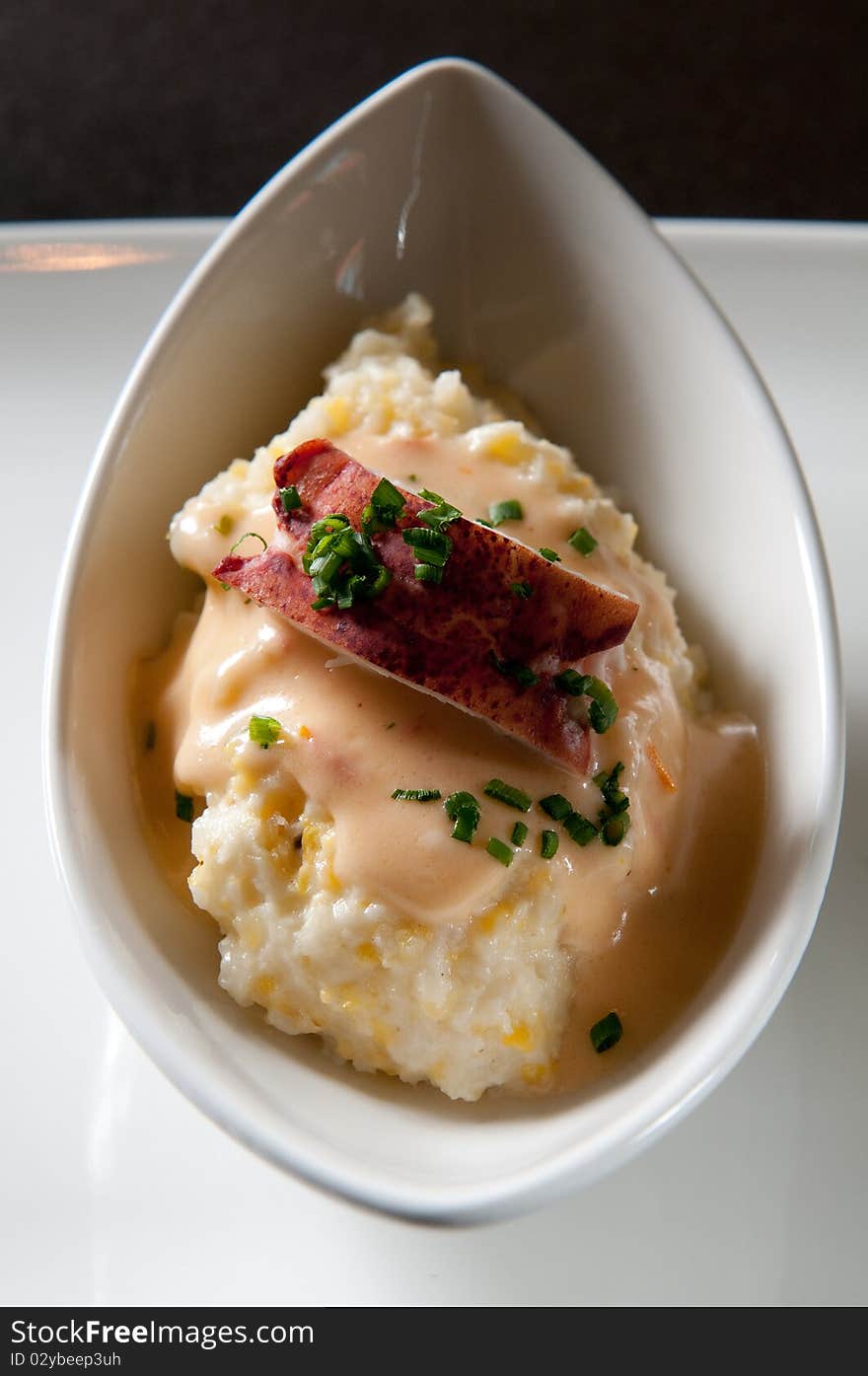 Grits with lobster and butter sauce