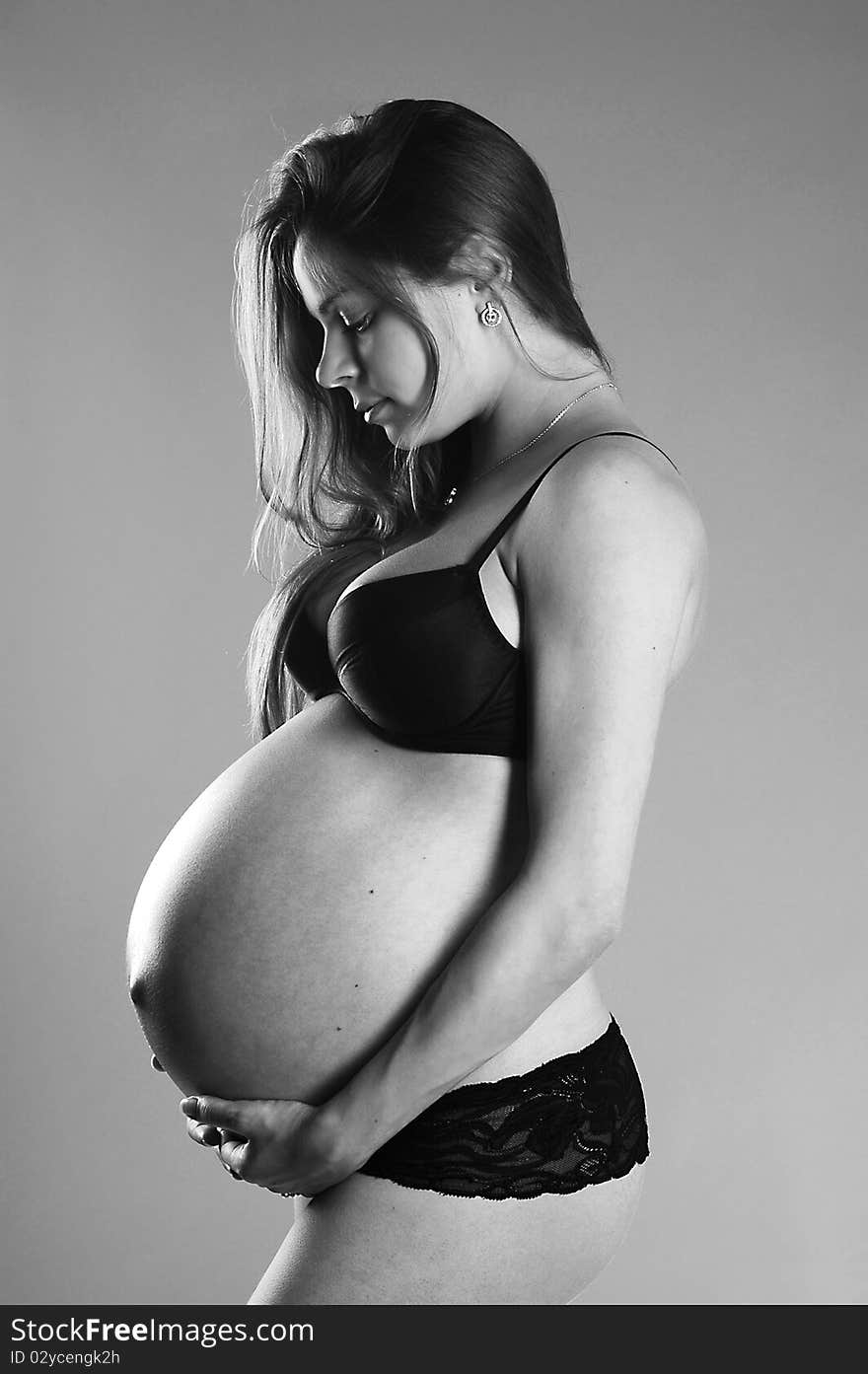 Pregnant woman in the studio