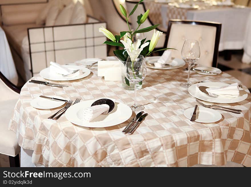 Decorated table with bouquet of white lily