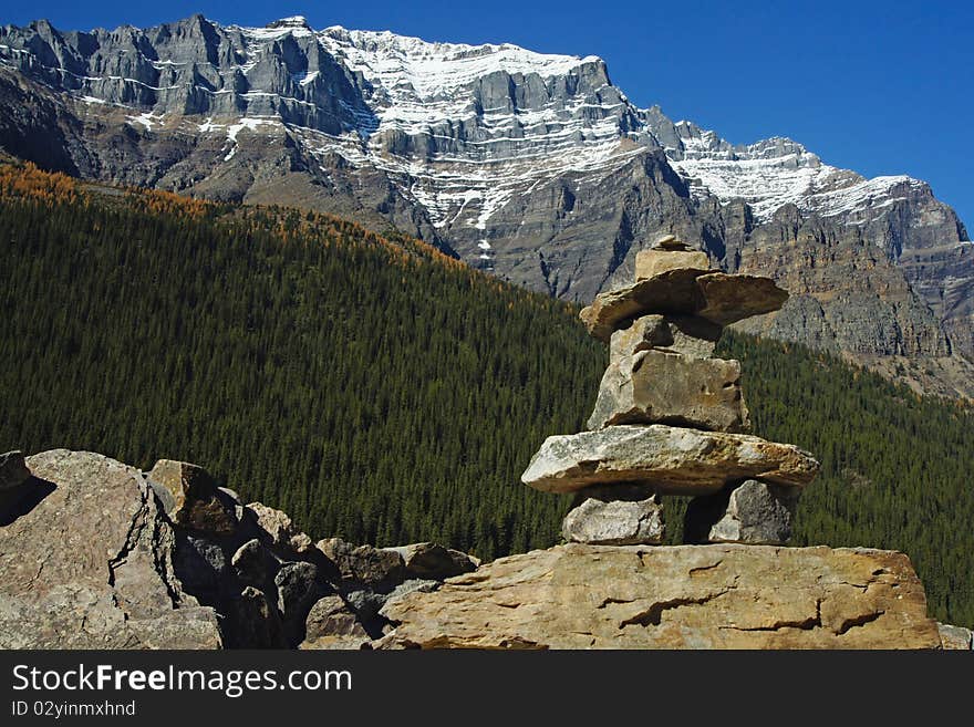 Lake_moraine_inukshuk