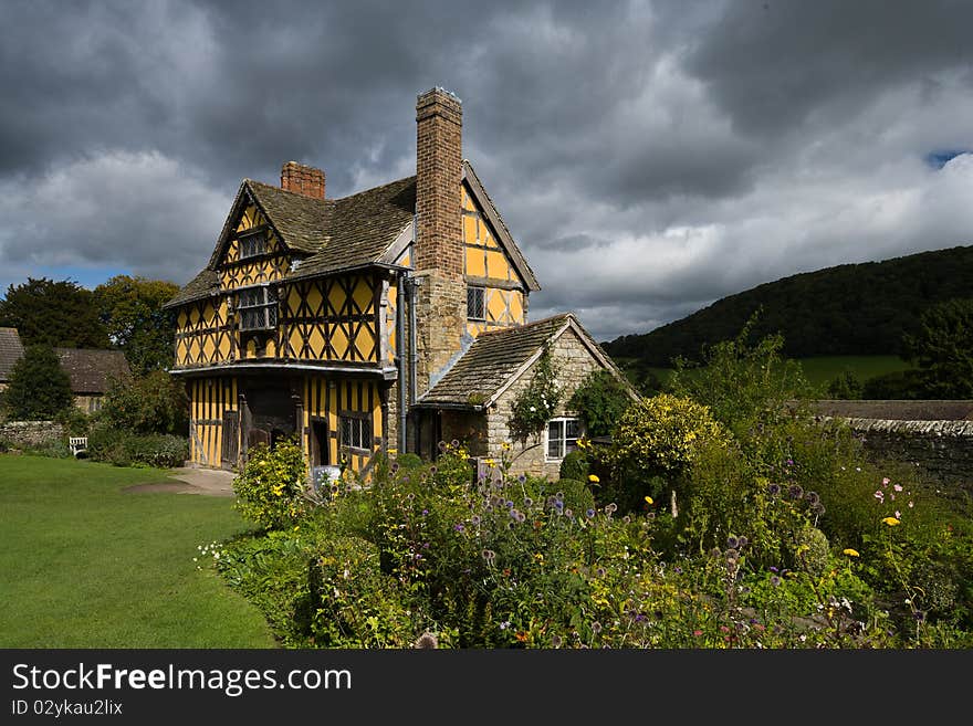 Stokesay Castle gatehouse and gardens