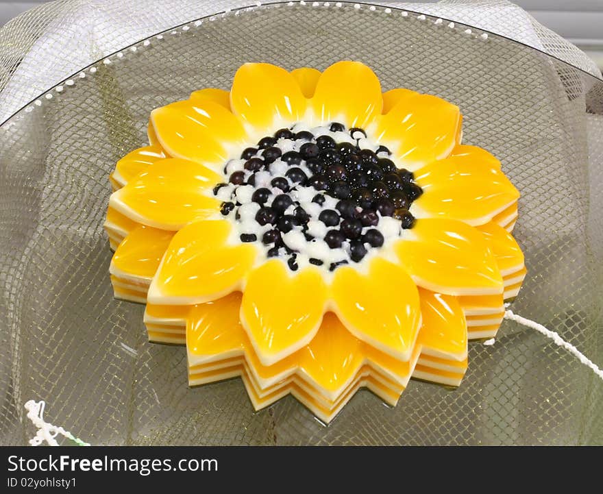 Jelly in the form of a sunflower