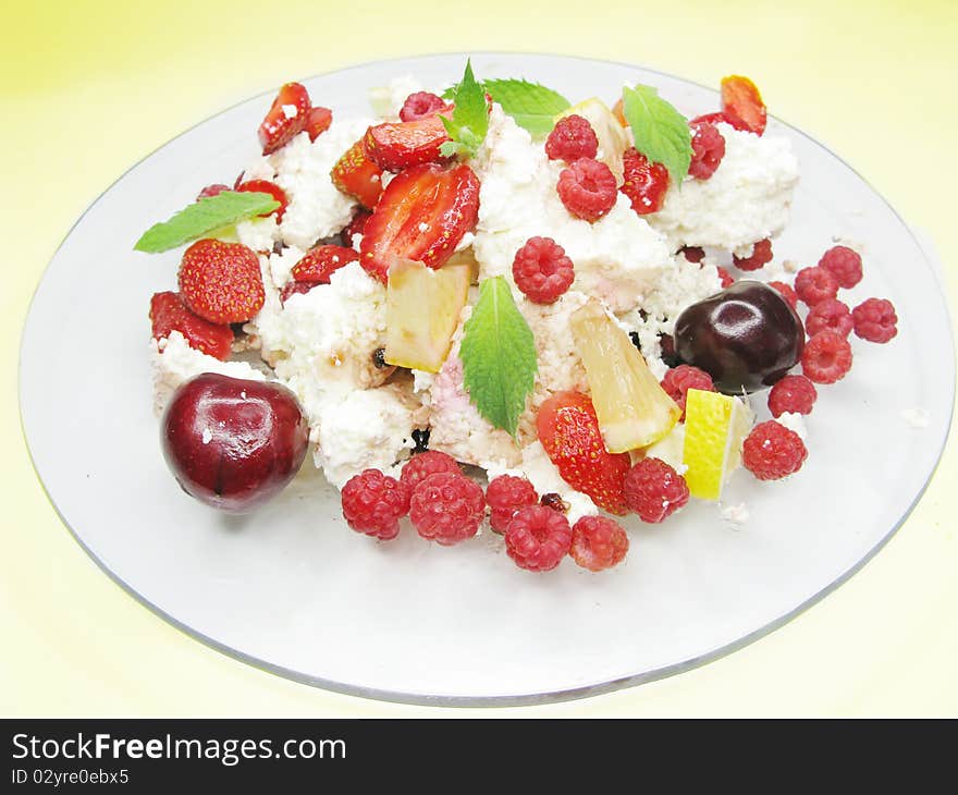 Fruit salad with curd