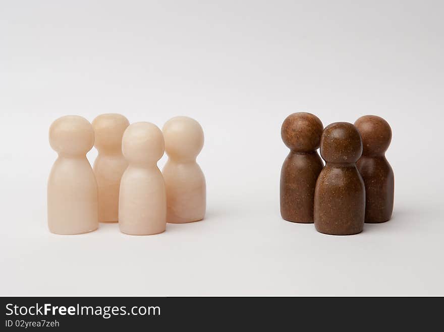 Four white and three brown figures, seperated in two groups. Four white and three brown figures, seperated in two groups.