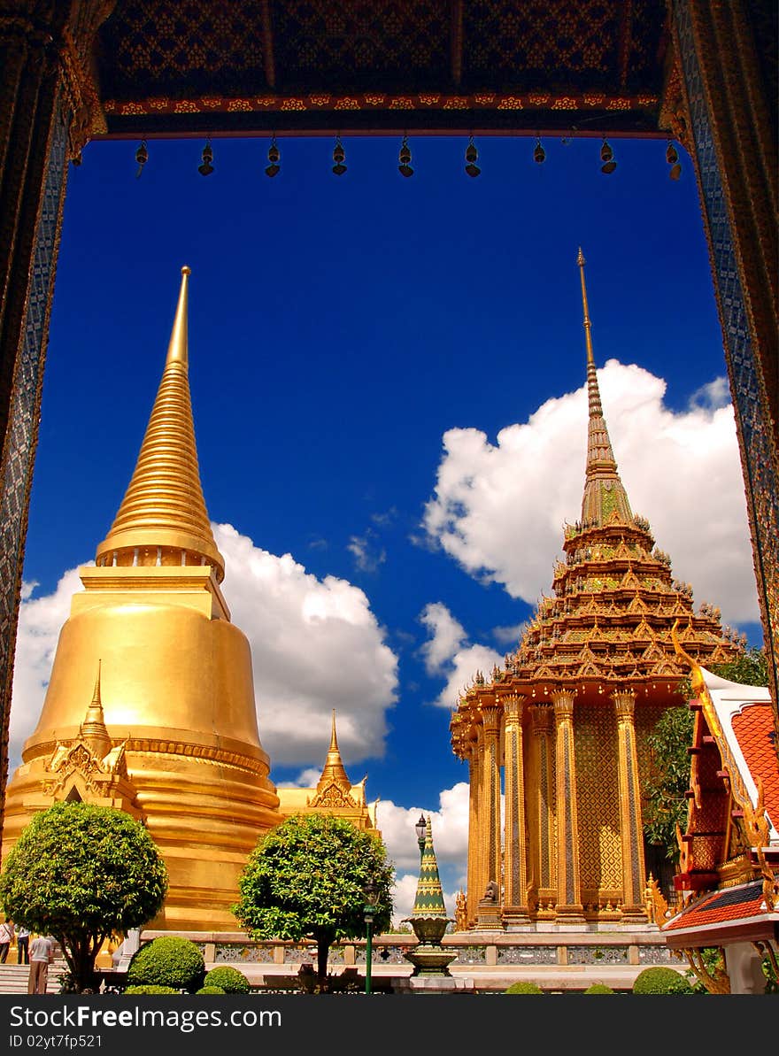 Main Largest Stupa at Wat Pra Kaew