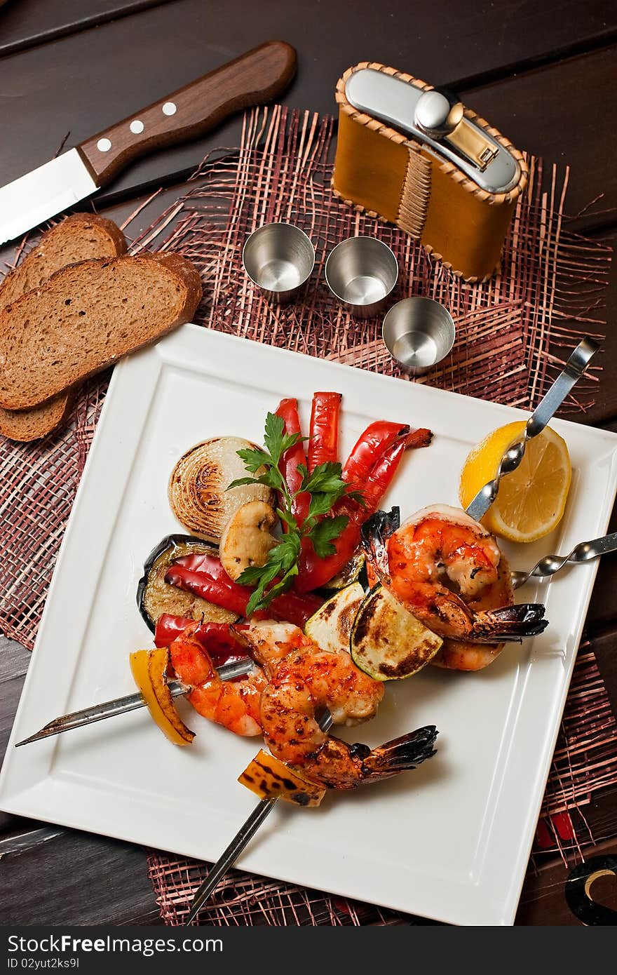 Grilled prawns with vegetables