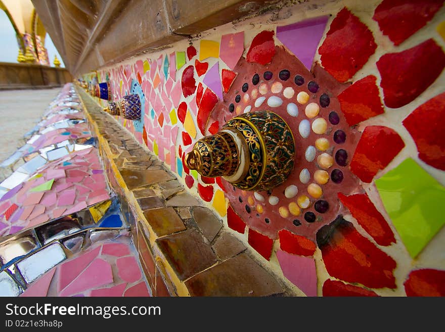 Art and design and decorate the base of the pagoda. Art and design and decorate the base of the pagoda.