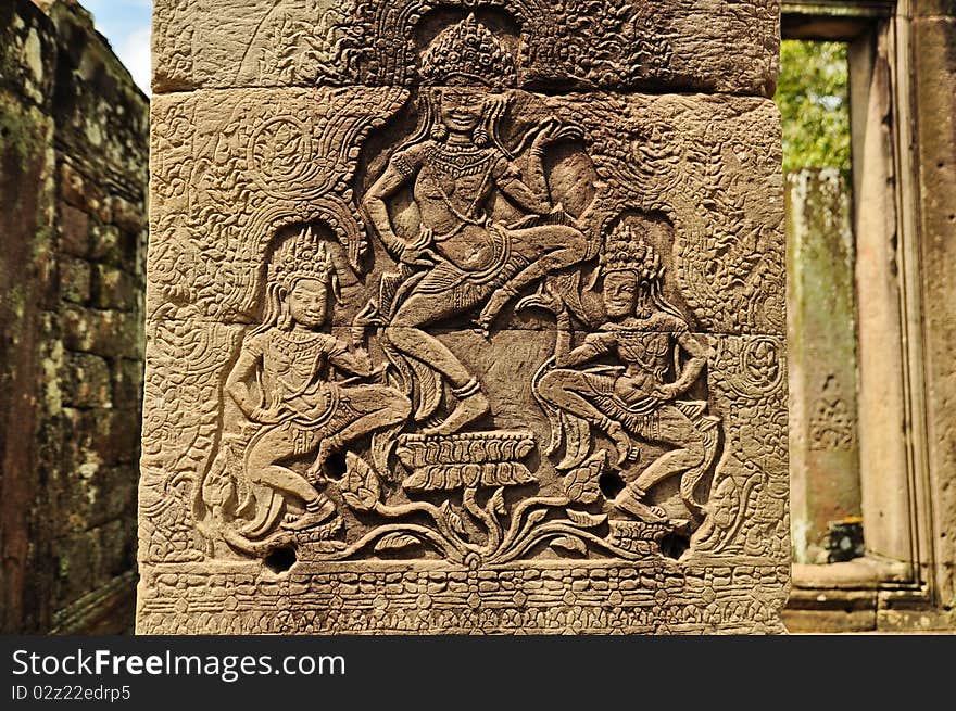 Apsara carved on the stone at bayon