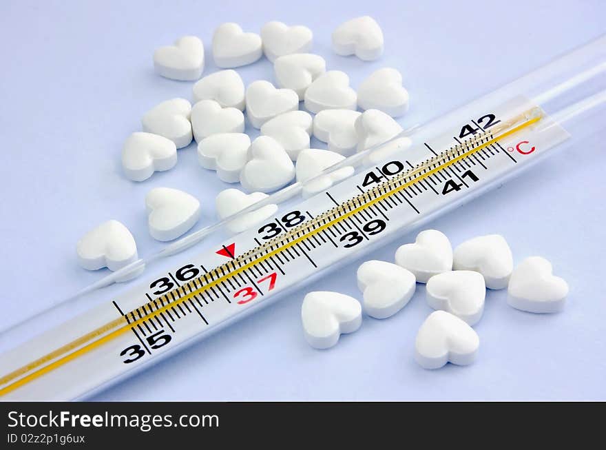 The thermometer and tablets in the form of heart