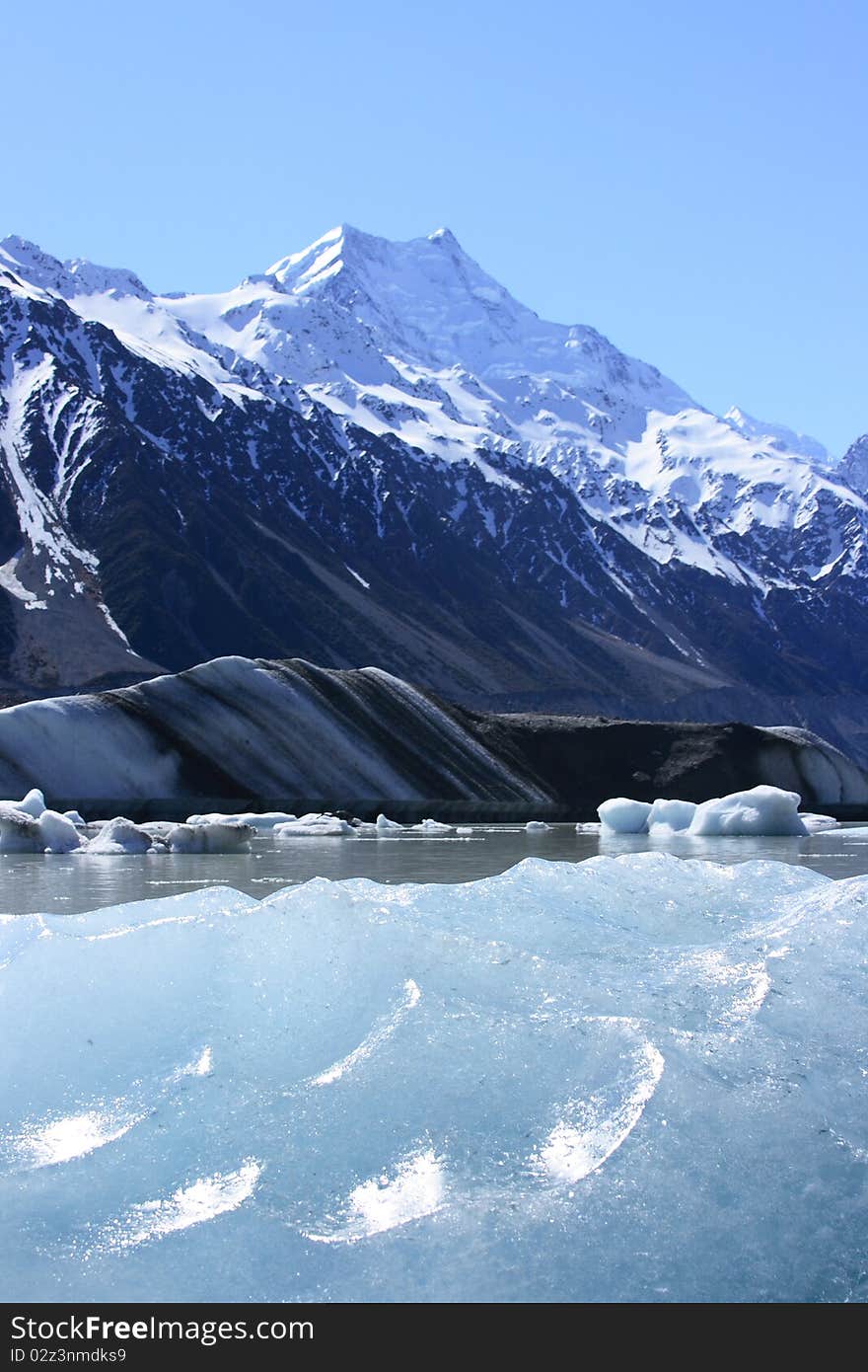 Icebergs floating in the Tasman lake with Aoraki/Mt Cook in the background. Icebergs floating in the Tasman lake with Aoraki/Mt Cook in the background.